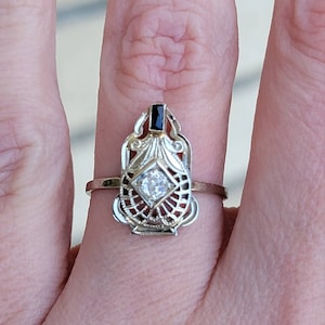 Beautiful Edwardian 18k Gold, Diamond and Sapphire Ring.