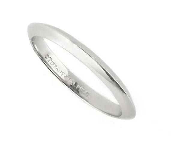 Tiffany & Co. 2mm Platinum Knife Edge Wedding Band. Size 5.75