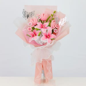 Pfeifenputzer Blumenstrauß, rosa und weißer Blumenstrauß, Lilie, Tulpe, Rose, Gerbera, Blumengeschenk, Jubiläumsblume, kleiner großer Blumenstrauß
