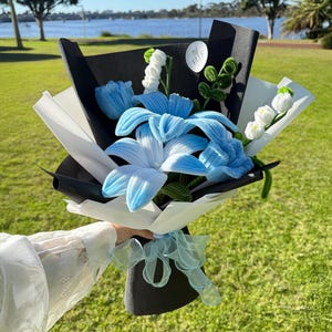 Icy Blue & White Pipe Cleaner Floral Gifts, Personalized Message Gift Card, Alluring Romance Bouquet Arrangement, Long-Lasting Flowers