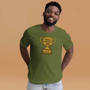 Funny Father’s Day T-Shirt – “World’s Okayest Dad #1 in Mediocrity” Trophy Design | Humour Dad Gift | Sarcastic Gift for Him