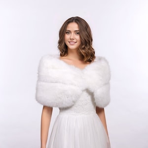 Light Ivory faux fur bridal wrap, wedding faux fur shawl, faux fur bridal stole, faux fur cape B015-Light-Ivory
