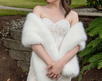 Light Ivory Faux Fur Bridal Wrap, Soft Fleece Lined Wedding Shawl