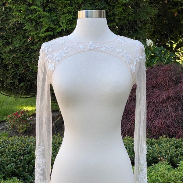 Topper de robe de mariée avec dos troué et manches longues, boléro de mariage, boléro en dentelle, veste de mariage, boléro de mariée