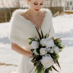 Fur wrap for winter wedding shop