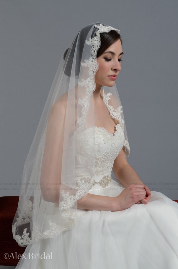 Women Bridal Wedding Veil Fingertip Length Church Mantilla Headpiece with Comb Women Bridal Wedding Veil Fingertip Length Church Mantilla Headpiece with Comb