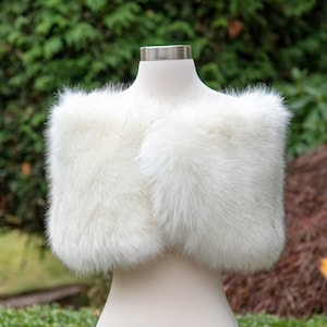 Ivory faux fur bridal wrap with dark brown tips, wedding faux fur shawl, faux fur bridal stole, faux fur cape B012-Ivory
