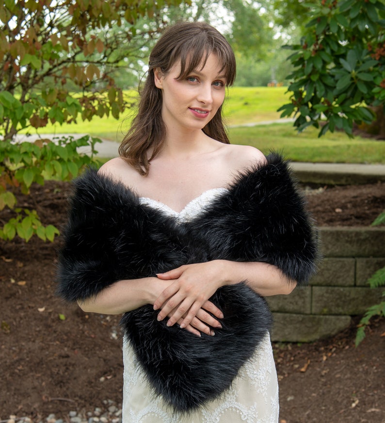 Black faux fur bridal wrap, wedding faux fur shawl, faux fur stole, bridal cape, black wedding wrap B005-Black image 2