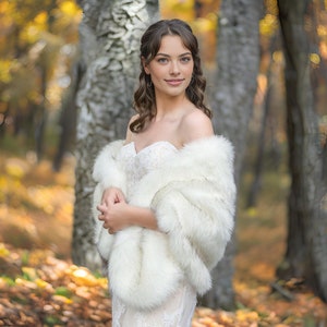 20&quot; wide ivory faux fur wrap with darker tips, wedding faux fur shawl, bridal faux fur stole, bridal wrap, B010-ivory-black-tips