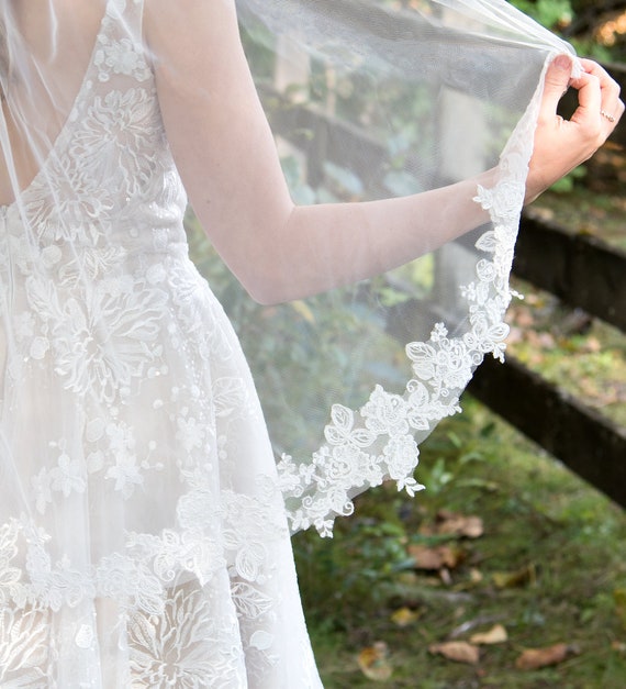 White Embroidered Floral Waltz Veil with Comb Amazon.com: Colorful Floral Edge Bridal Veil with Comb  main image 3