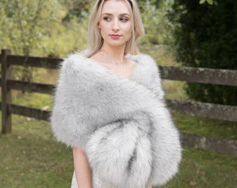 Blass Grauer Braut-Wrap: Weicher, mit Fleece gefütterter Hochzeitsschal