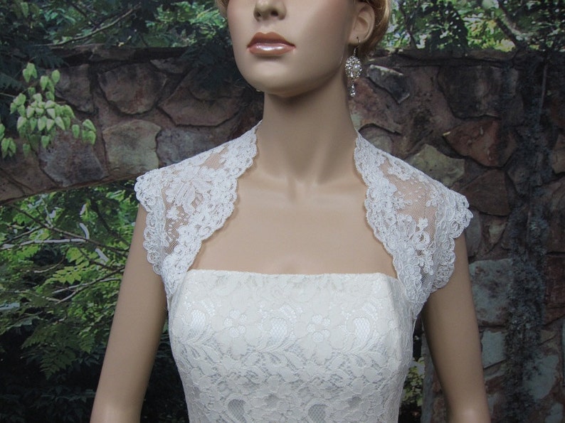 Bridal bolero, lace bolero, wedding jacket, bolero jacket, wedding bolero, keyhole back, ivory alencon lace bolero image 3