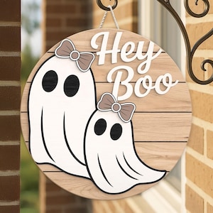 Hey Boo Halloween Door Hanger – Cute Ghosts with Bows on Wood Background, Spooky Fall Sign for Front Door, Porch or Autumn Entry Decor