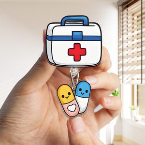 Cute Medical Badge Reel – First Aid Kit & Smiley Pills, Retractable ID Holder for Nurse, Doctor, Pharmacy, Healthcare Worker Gift