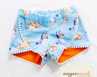 Mädchen Blau Hunde Shorts - Spaß & lebendige Sommermode für stilvolle Kleine!