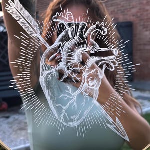 Okrągłe lustro ścienne z grawerunkiem ręcznym