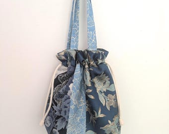 Bolso de mano con cordón, diseño floral con telas japonesas.