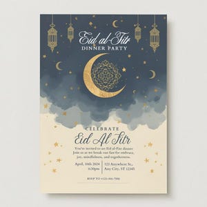 Puede incluir: Una invitación para una cena de Eid al-Fitr. El diseño presenta un fondo azul marino con una luna creciente dorada, estrellas y linternas. El texto dice "Eid al-Fitr Dinner Party" y "Celebrate Eid Al Fitr".