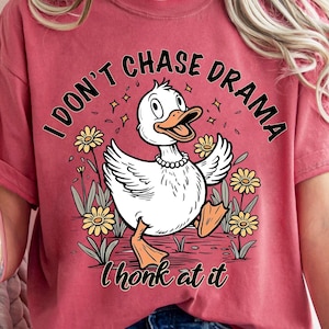 I don't chase Drama I honk at it PNG, Sarcastic Goose Humor png, Gag Gift Rude Goose Mood Snarky Animal png, Attitude Adult Humor Goose png
