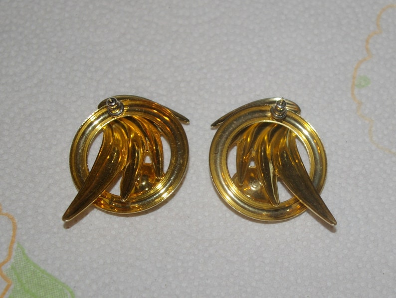 Gold Tone Round Earrings, Spiral Stone, Feather Design, Pierced Vintage 1970's image 3