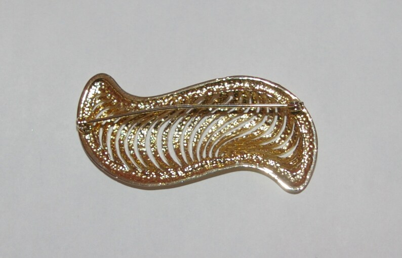 Vintage Gold Tone Swirl Brooch 1980's image 3