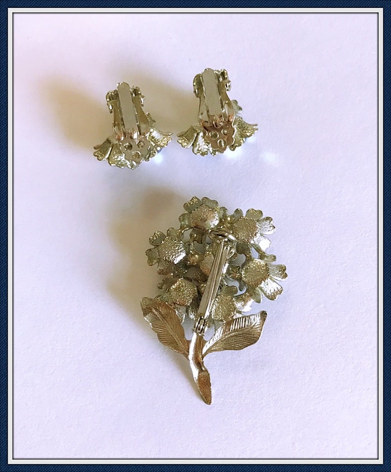 Blue Rhinestone Flower Brooch, Aurora Borealis, Matching Clip on Earrings, Vintage 1970's image 3