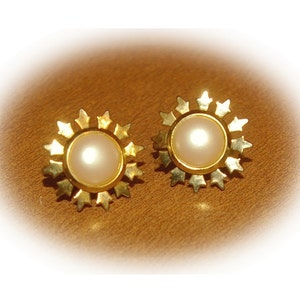 Pearl Clip on Earrings, Gold Tone, Small Size, Semi Formal,  Vintage 1980s