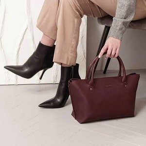 Burgunderfarbene Ledertasche • Damen Midi Schulter oder Crossbody Bag • Handgefertigte elegante Geldbörse für den täglichen oder formellen Gebrauch