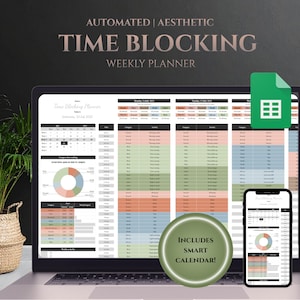 Puede incluir: Un ordenador portátil que muestra un planificador semanal de bloques de tiempo con secciones codificadas por colores. La pantalla muestra un horario detallado con categorías y actividades. También se ven un smartphone y un icono de hoja de cálculo verde. El texto en la pantalla dice "Time Blocking Planner".
