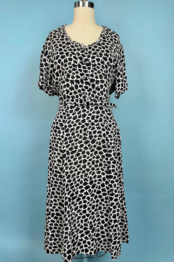 Vintage 1940s 1950s Abstract Print Rayon Dress Lar