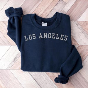 Los Angeles Crewneck Vintage LA Sweatshirt Cozy California Pullover Urban Style Sweater City of Angels Gift for Men and Women Fashion