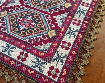 Handgemaakt geborduurd tafelkleed: boho-decor volgens Griekse traditie