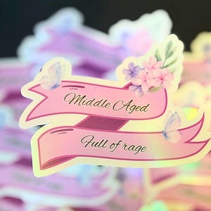 Autocollant en vinyle plein de rage d'âge moyen - Autocollant drôle pour adulte en colère - Autocollant sarcastique pour ordinateur portable, journal, cadeau pour les adultes fatigués