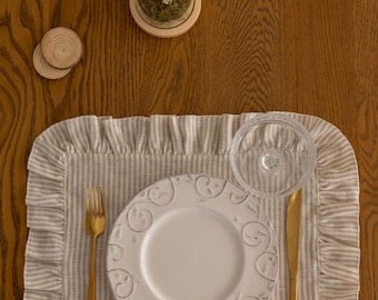 Individual de mesa de lino a rayas con volantes – 100% lino natural / Plato base beige a rayas / Decoración de mesa rústica estilo granja / Decoración de mesa hecha a mano