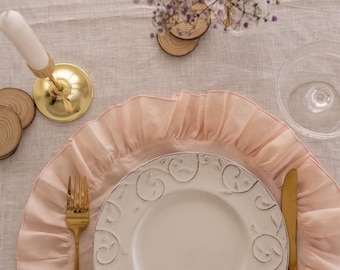 Mantel individual redondo rosa con volantes de lino y algodón - Mezcla de lino y algodón / Decoración rústica de mesa / Plato base natural / Decoración de mesa para el hogar