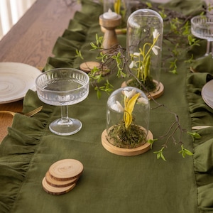 Grön volangrik linnelöpare | Rustik lantlig matbordsdekoration | Boho shabby chic löpare i olika färger
