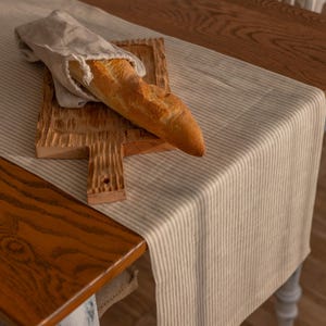 Runner da tavola in lino a righe beige - Decorazione rustica in stile boho / Lino naturale / Regalo per matrimonio, inaugurazione della casa, Ringraziamento