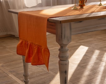 Camino de mesa con volantes hecho a mano, color naranja, 100 % lino, elegante decoración rústica y cottagecore, disponible en varios largos.