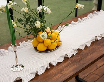 Natürliche dünne Streifen Leinen Tischläufer mit Rüschen - 100% Leinen | Elegante & Rustikale Tischdekoration | Verschiedene Größen und Farben