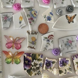 Broken China Tiles Flowers Butterflies Jewelry Crafting Half Dome Pearls FREE SHIP Bild 2