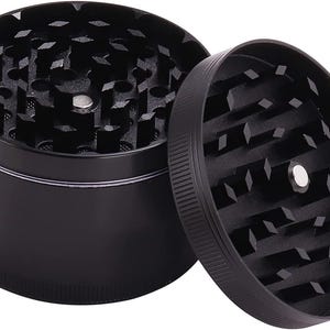 Grinder per erbe aromatiche nero elegante: frantoio in metallo a 4 strati (63 mm)