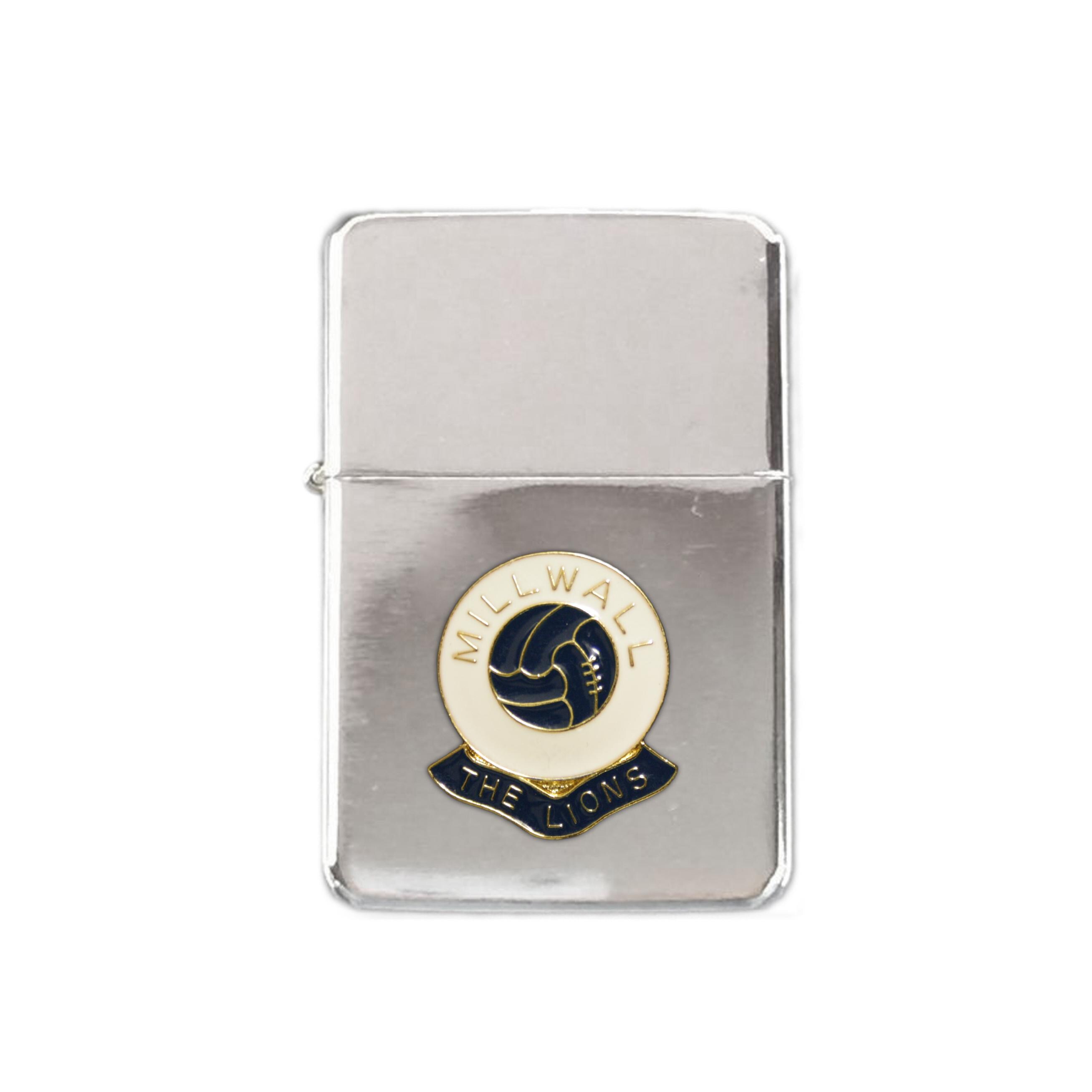 Accendino A Benzina Stormproof Millwall Football Club: Finitura Cromata E Badge Smaltato - 4