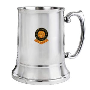 Der Bierkrug der Wolverhampton Wanderers (Wölfe) ist personalisierbar