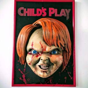 Smile Like a Killer – 3D Wall Sculpture Inspired by Child’s Play • Chucky Fan Art • Bloody Frame with Cinematic Effect