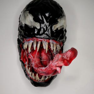011 &quot;VNM&quot; – Venom Bust 3D Print – Hand-Painted Sculpture 26×20×15 cm – Unique Collector’s Piece