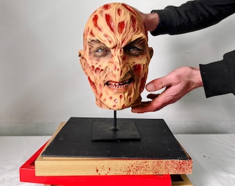 Freddy Krueger Bust Sculpture – THE EXHIBIT – Minimalist Dark Art Statue – Horror Collector Gift – Modern Gothic Fine Art Museum Edition