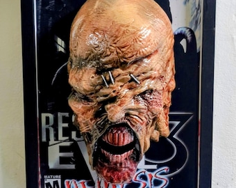 Resident Evil 3D Wall Art – Nemesis PlayStation Framed Cults – Hand Painted Retro Gaming Decor – Biohazard Collector Piece Capcom Inspired