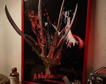 Freddy Krueger Glove – 3D Horror Wall Art • Nightmare on Elm Street • Hand-Painted Fan Art • 30×22×12 cm