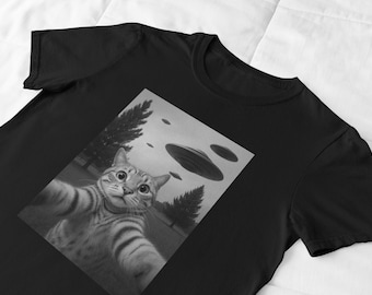 Funny Cat Selfie T-Shirt: Alien UFO Meme, Black Tee