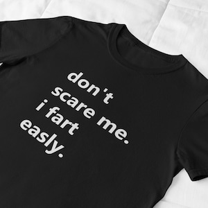 Funny “Don’t Scare Me I Fart Easily” Shirt — Hilarious Gag Gift Tee, Sarcastic Quote Shirt, Black Unisex T-Shirt, Joke for Adults